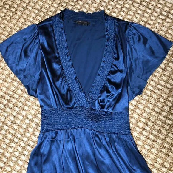 BCBG Maxazria Women’s Size Large Blue Silk Knee Length Dress - Picture 2 of 6